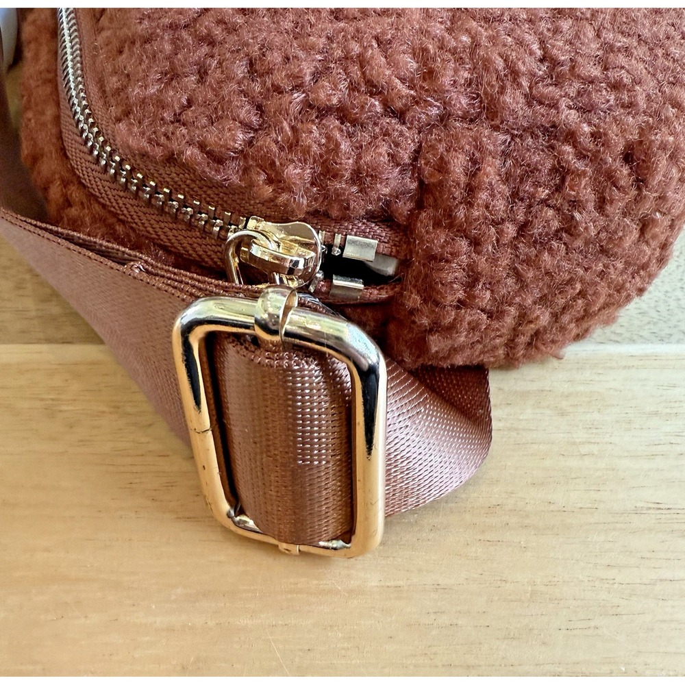 Urban Expressions Fuzzy Belt Bag Tan Santi Crossbody Unisex Fanny‎ Pack NEW - Picture 14 of 16